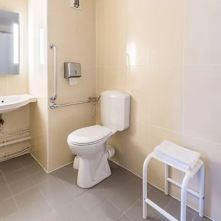 B&B Hotel Cherbourg מלון שרבורג