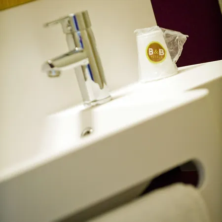 B&B Hotel Cherbourg מלון