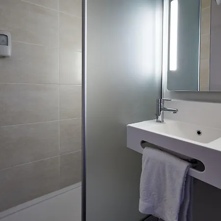 B&B Hotel Cherbourg שרבורג