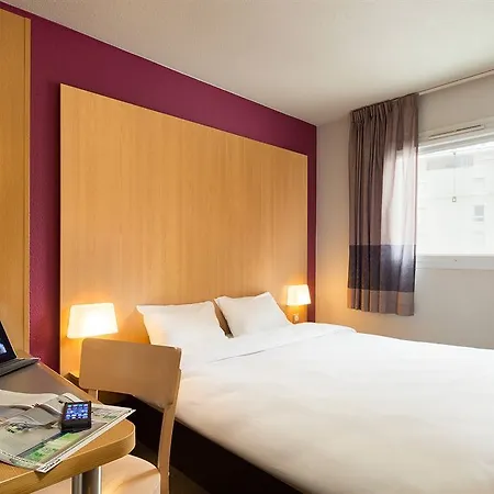 B&B Hotel Cherbourg 호텔
