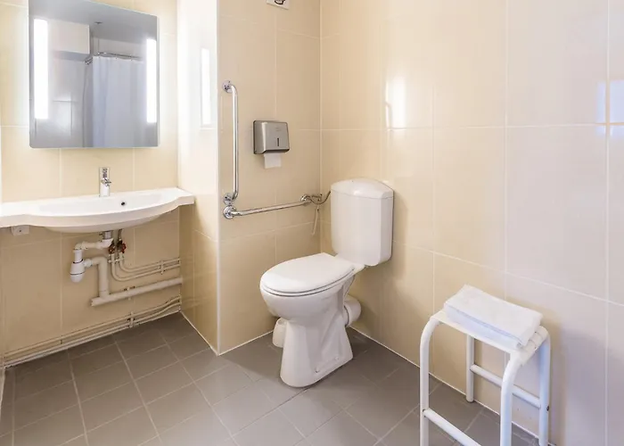 B&B Hotel Cherbourg Hotel 2*